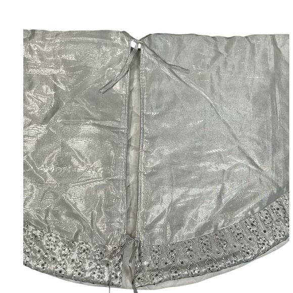Santas Best Tree Skirt Silver Beautiful Snowflake Detailing Made in India - Picture 7 of 16